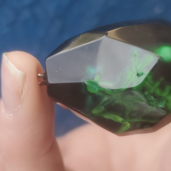 New Faceted Green & Black Fire Agate Pendant. - Picture 14 of 15
